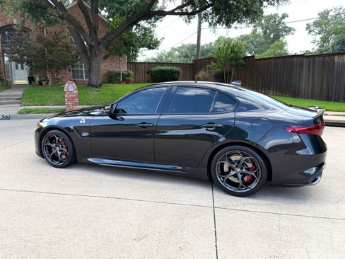 Used 2017 Alfa Romeo Giulia Quadrifoglio RWD image 6