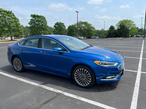 Used 2017 Ford Fusion SE w/ Fusion SE Technology Package FWD image 1