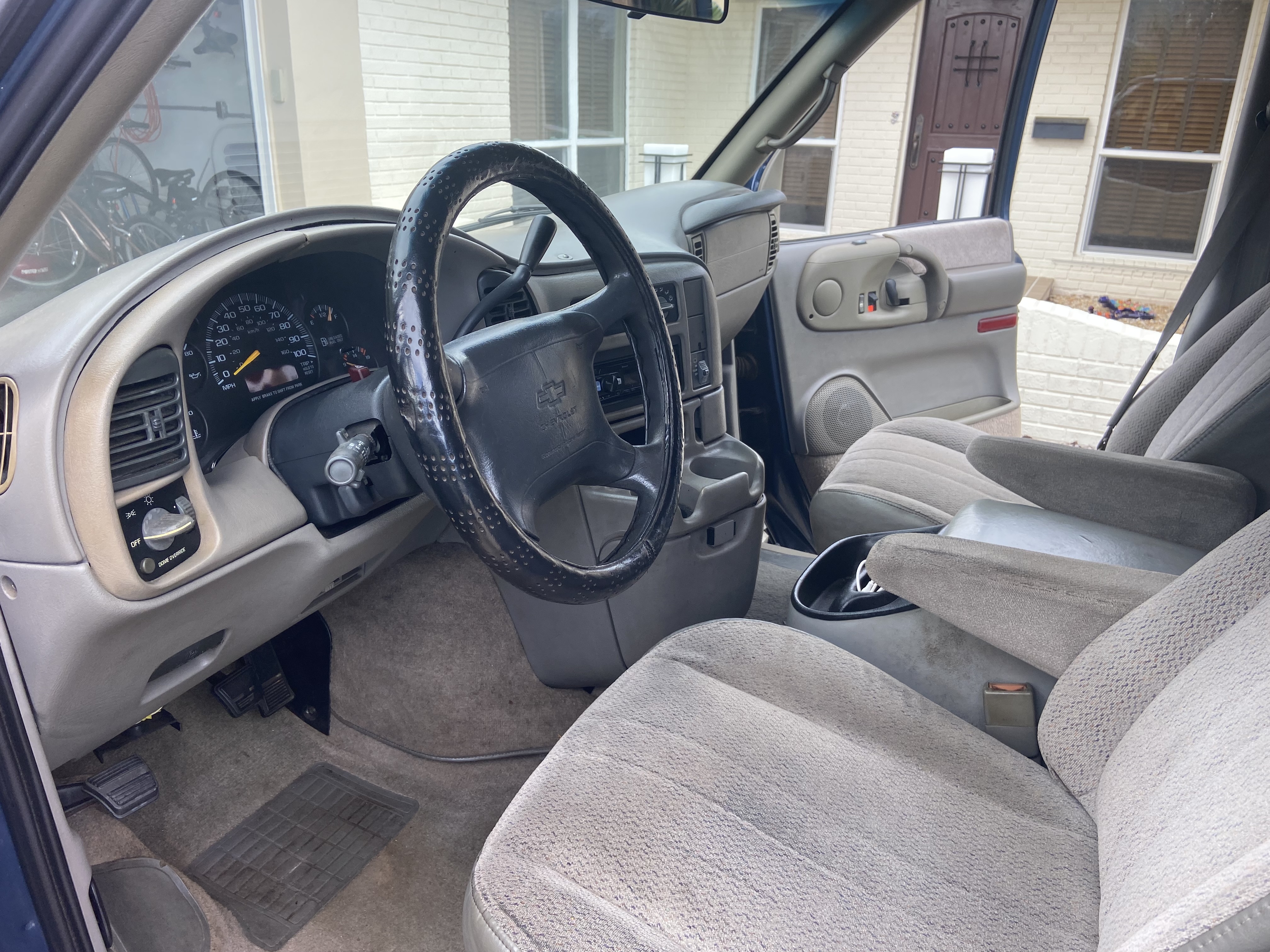 Used 1998 Chevrolet Astro AWD Passenger image 10