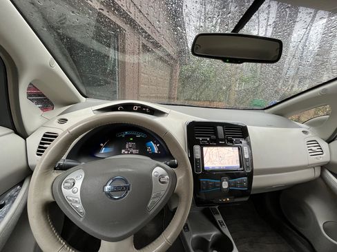 Used 2013 Nissan Leaf SV image 16