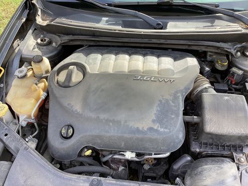 Used 2013 Dodge Avenger SE image 29