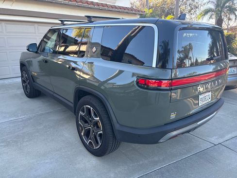Used 2023 Rivian R1S Launch Edition image 4