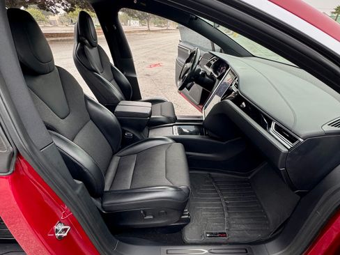 Used 2017 Tesla Model X 75D image 10