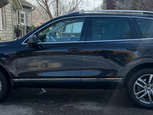 Used 2016 Volkswagen Touareg TDI image 8