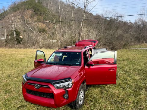 Used 2022 Toyota 4Runner SR5 image 13