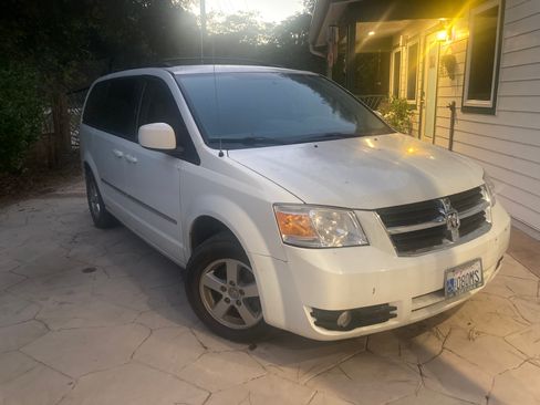 Used 2010 Dodge Grand Caravan SXT image 1