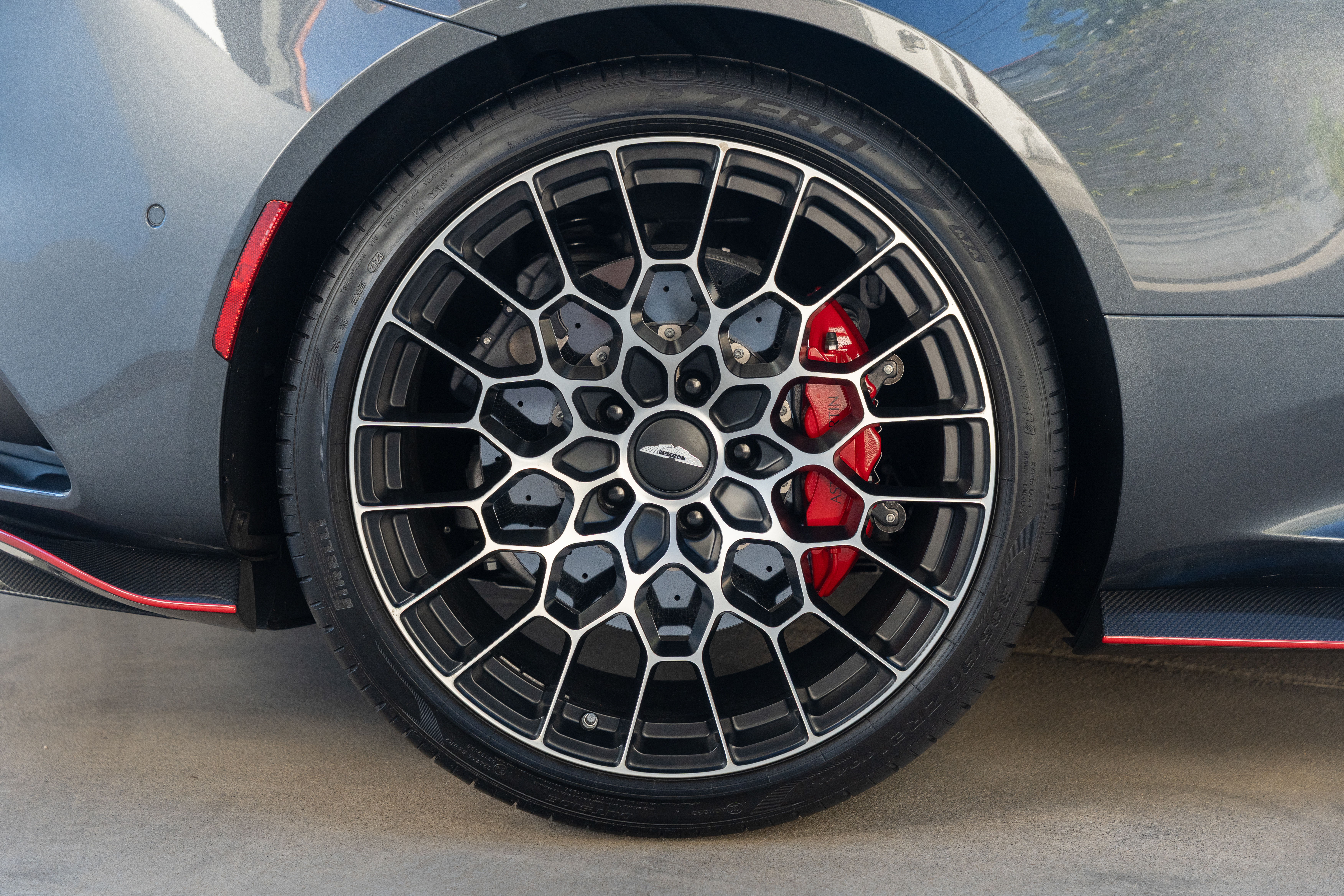 Used 2023 Aston Martin DBS Coupe RWD image 9