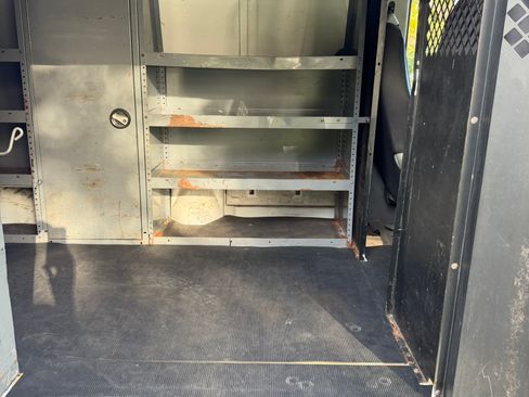 Used 2004 Ford E-350 and Econoline 350 Extended Super Duty image 26