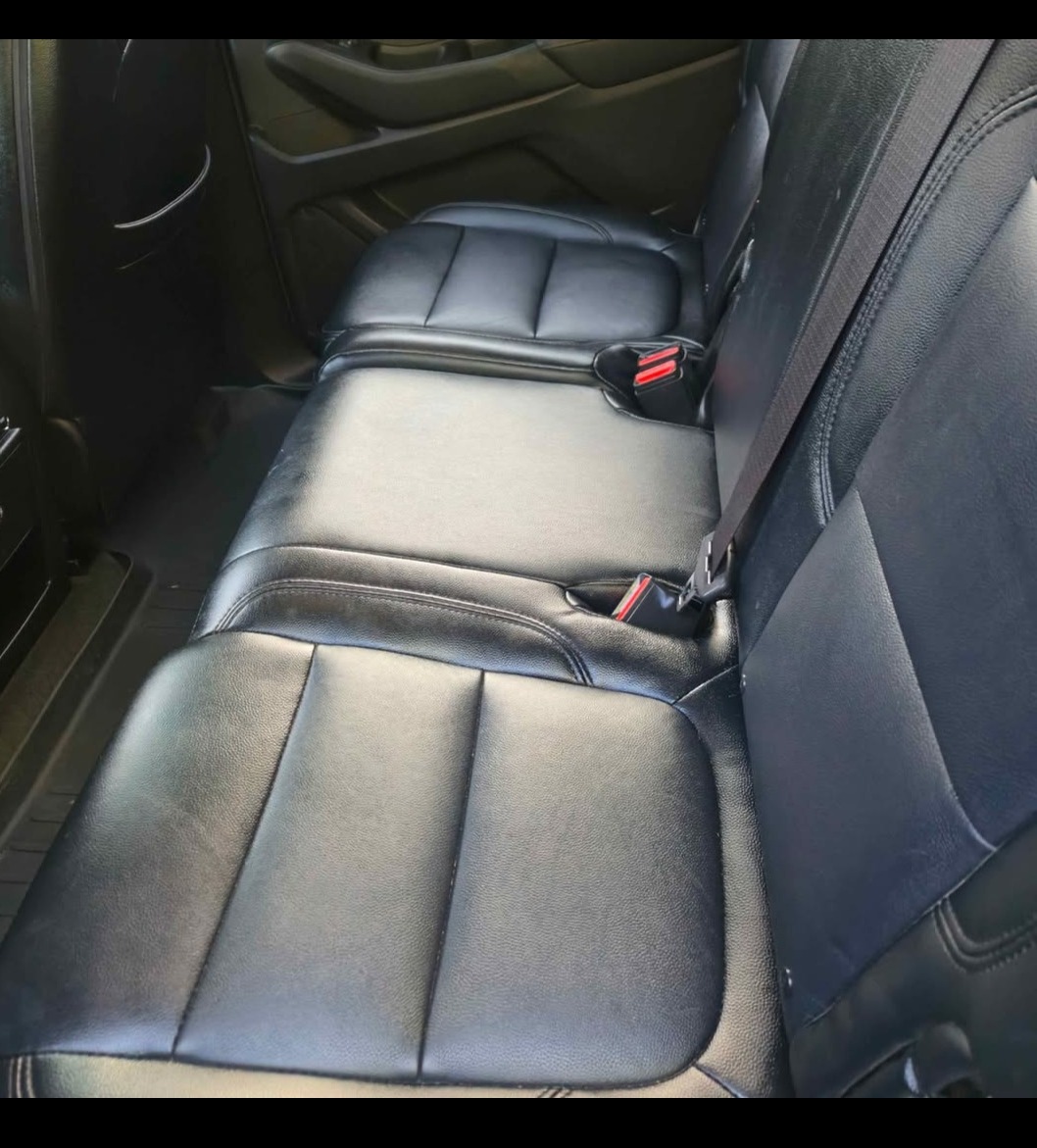 Used 2018 Chevrolet Traverse LT FWD image 2