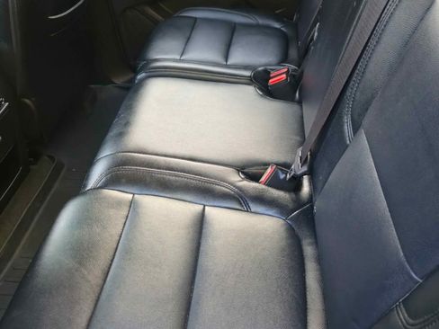Used 2018 Chevrolet Traverse LT FWD image 2