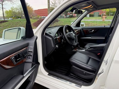 Used 2011 Mercedes-Benz GLK 350 4MATIC image 9