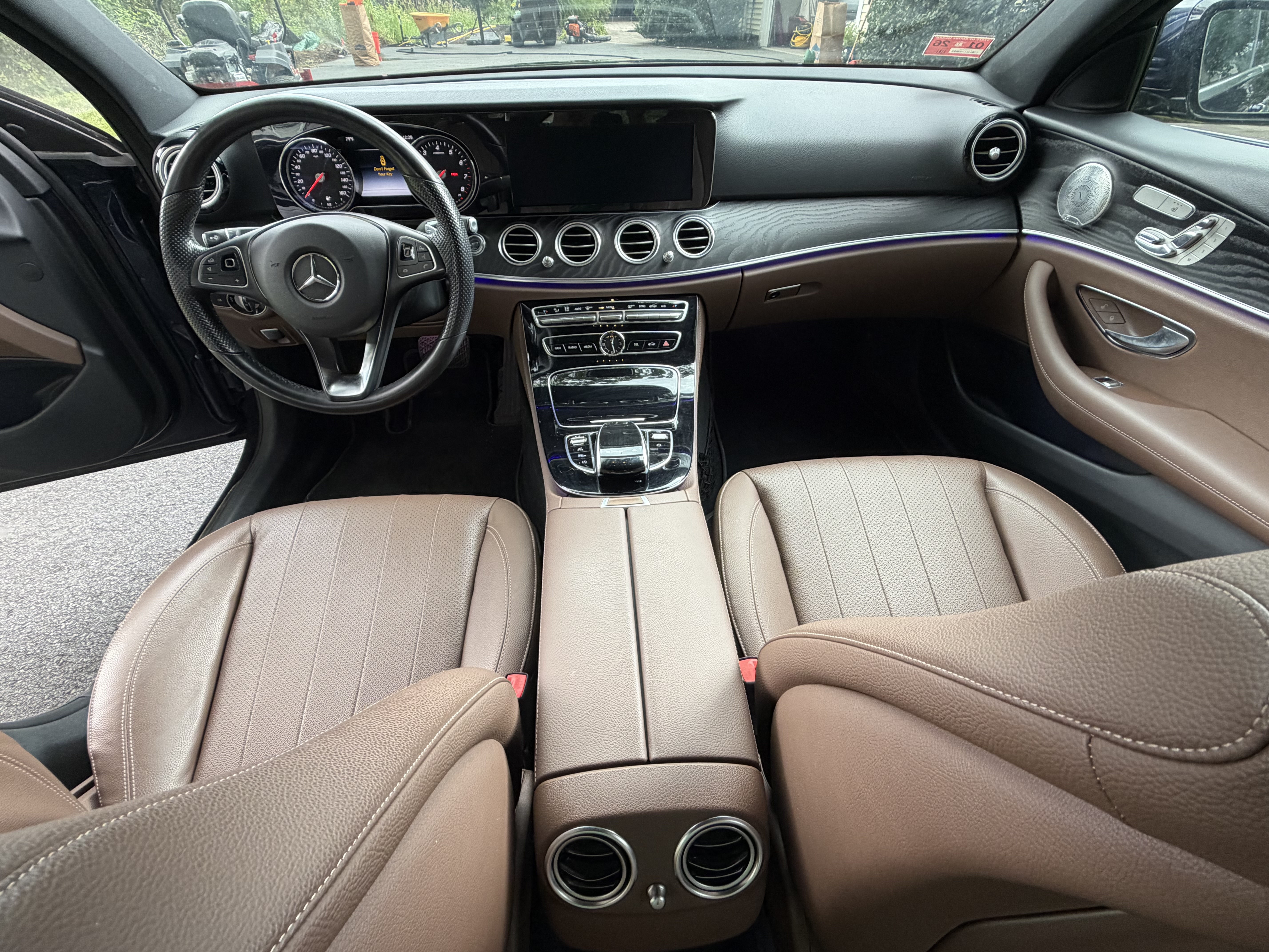 Used 2017 Mercedes-Benz E 300 4MATIC image 2