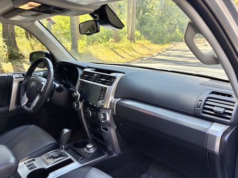Used 2022 Toyota 4Runner SR5 Premium w/ 4Runner Black Package (TMS) AWD/4WD image 19
