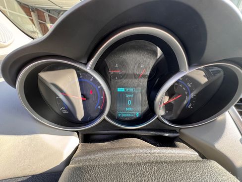 Used 2015 Chevrolet Cruze LT image 9