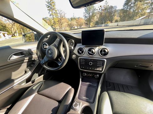 Used 2016 Mercedes-Benz GLA 250 4MATIC image 8