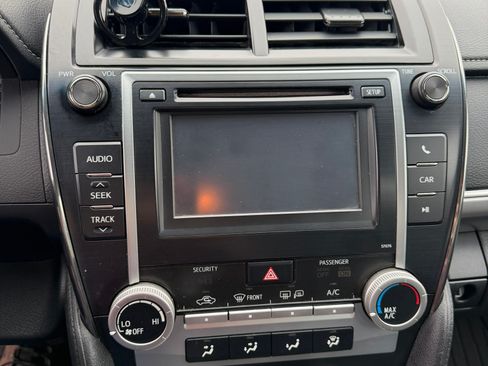 Used 2014 Toyota Camry SE image 5