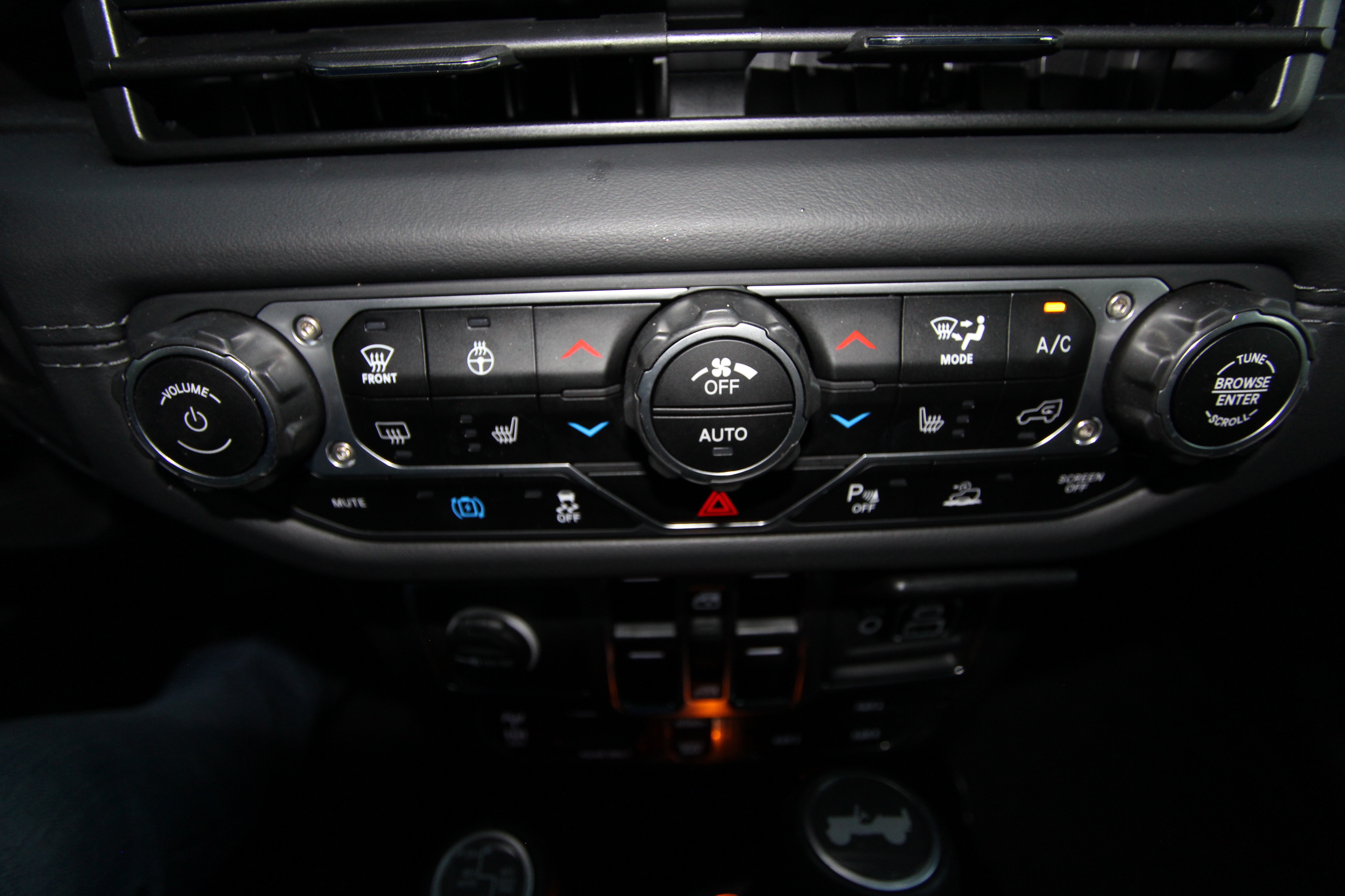 Used 2025 Jeep Wrangler Unlimited Rubicon 4xe AWD/4WD image 14