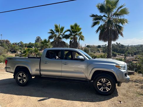 Used 2017 Toyota Tacoma TRD Sport w/ Tow Package RWD image 15