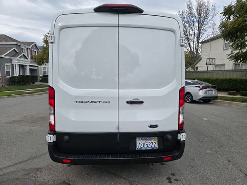 Used 2020 Ford Transit 250 Medium Roof image 5