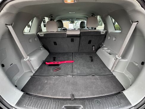 Used 2011 Kia Sorento LX w/ Convenience Pkg image 14