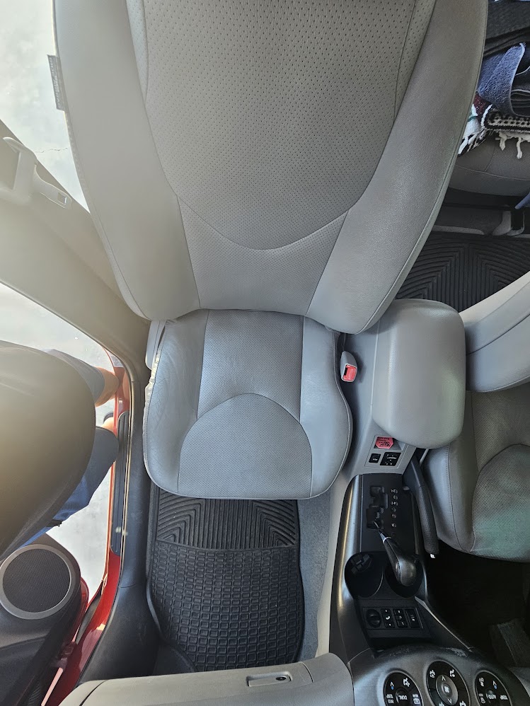 Used 2011 Toyota RAV4 Limited AWD/4WD image 24