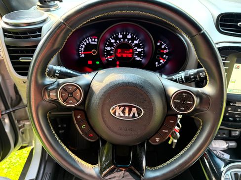 Used 2015 Kia Soul + w/ Audio Package FWD image 11