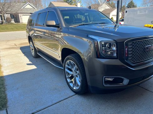 Used 2016 GMC Yukon XL Denali w/ Enhanced Security Package AWD/4WD image 1