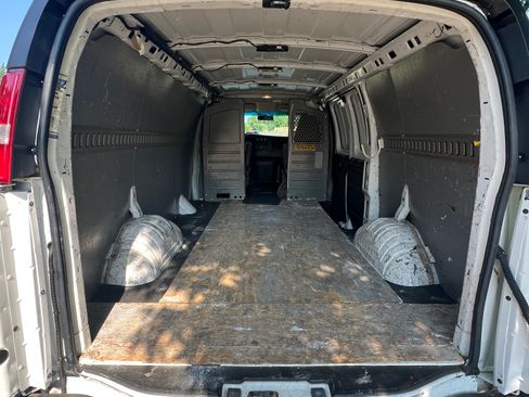 Used 2019 Chevrolet Express 2500 w/ Driver Convenience Package image 10