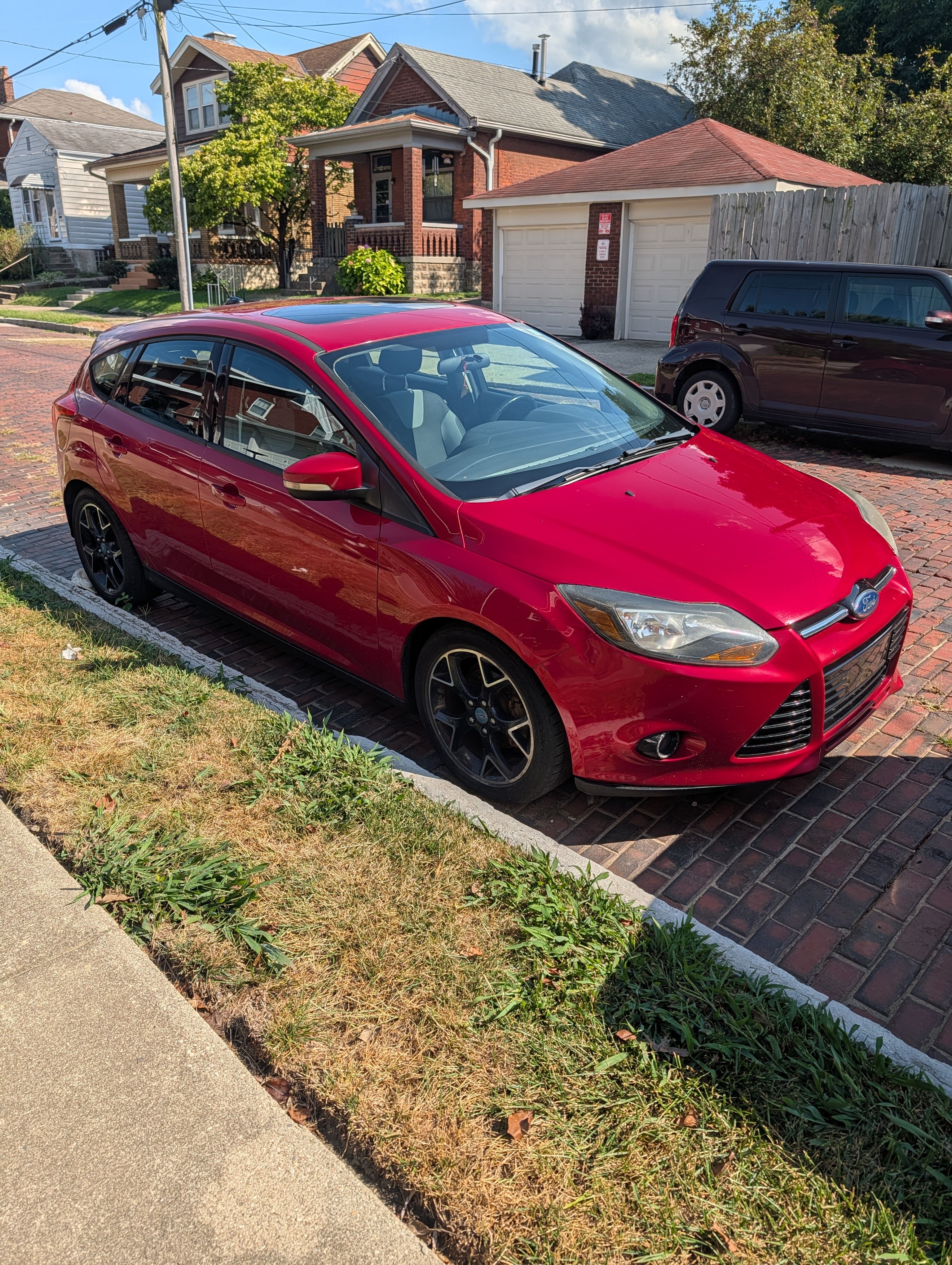 Used 2012 Ford Focus SE FWD image 1