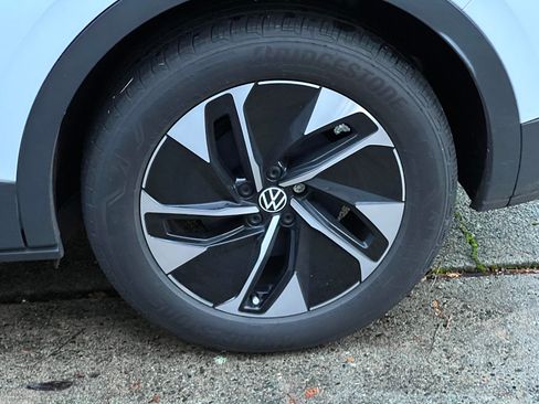 Used 2022 Volkswagen ID.4 Pro image 13