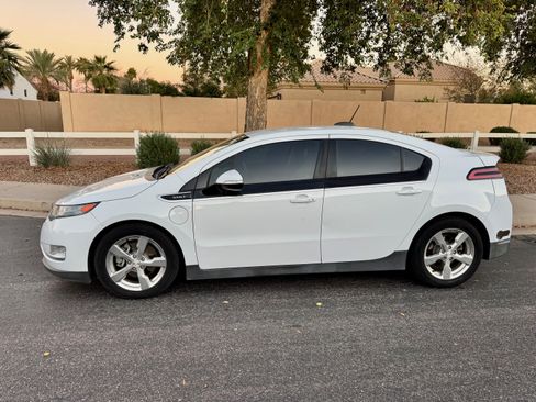 Used 2015 Chevrolet Volt Premium w/ Premium Trim Package image 2