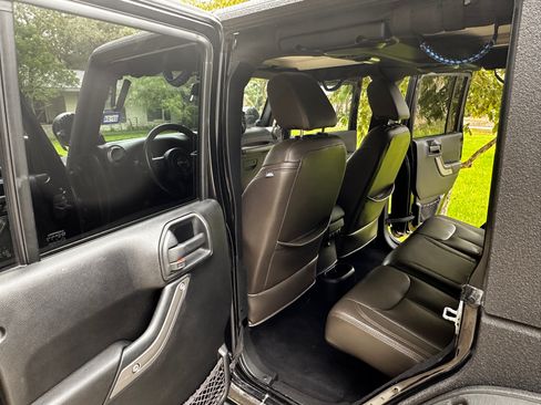 Used 2013 Jeep Wrangler Unlimited Sport image 10
