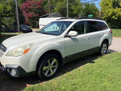 Used 2013 Subaru Outback 2.5i Limited w/ Moonroof Pkg AWD/4WD image 13