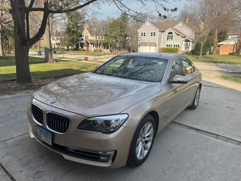 Used 2013 BMW 740i RWD image 10