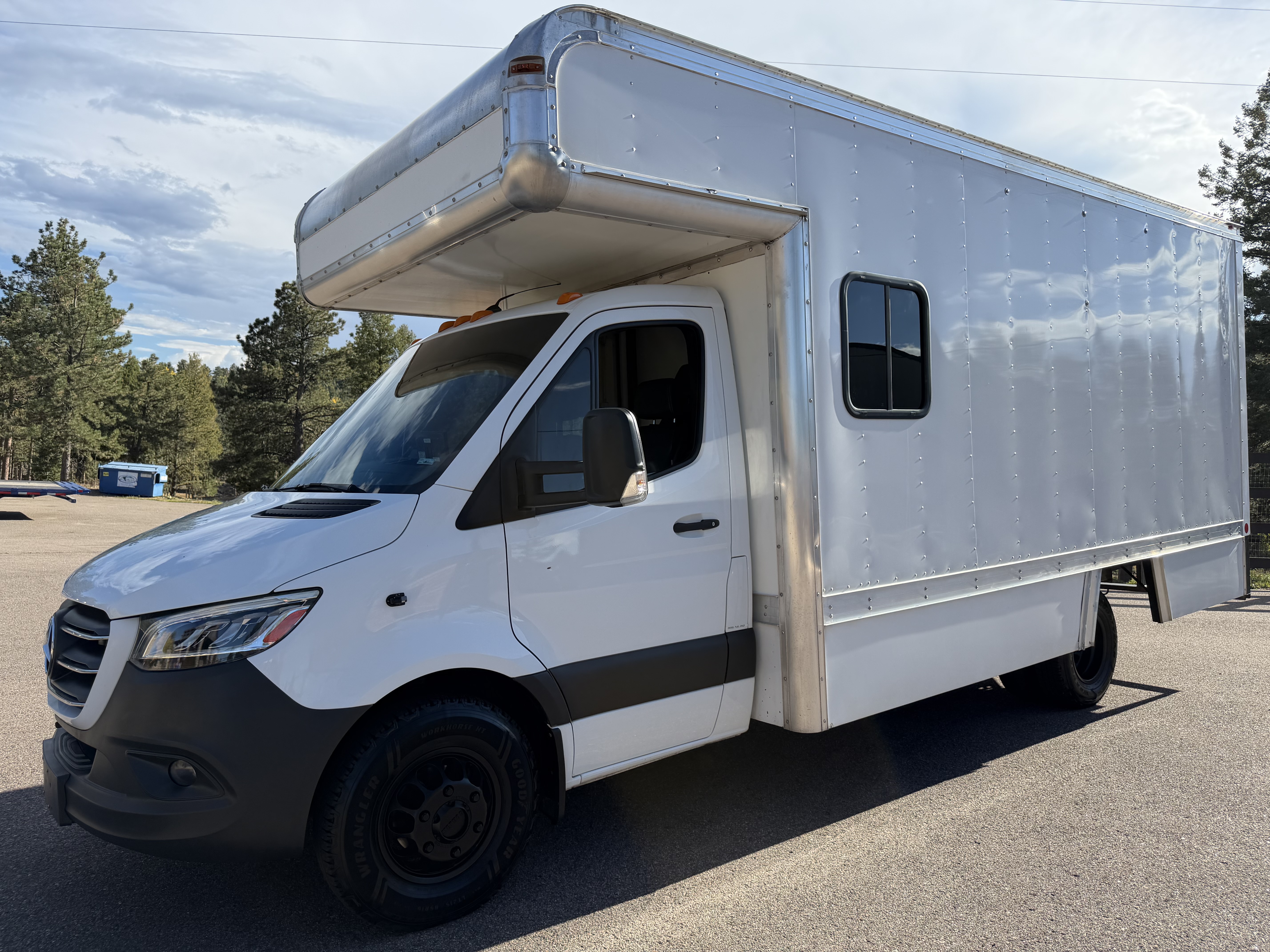Used 2019 Mercedes-Benz Sprinter 170 image 2