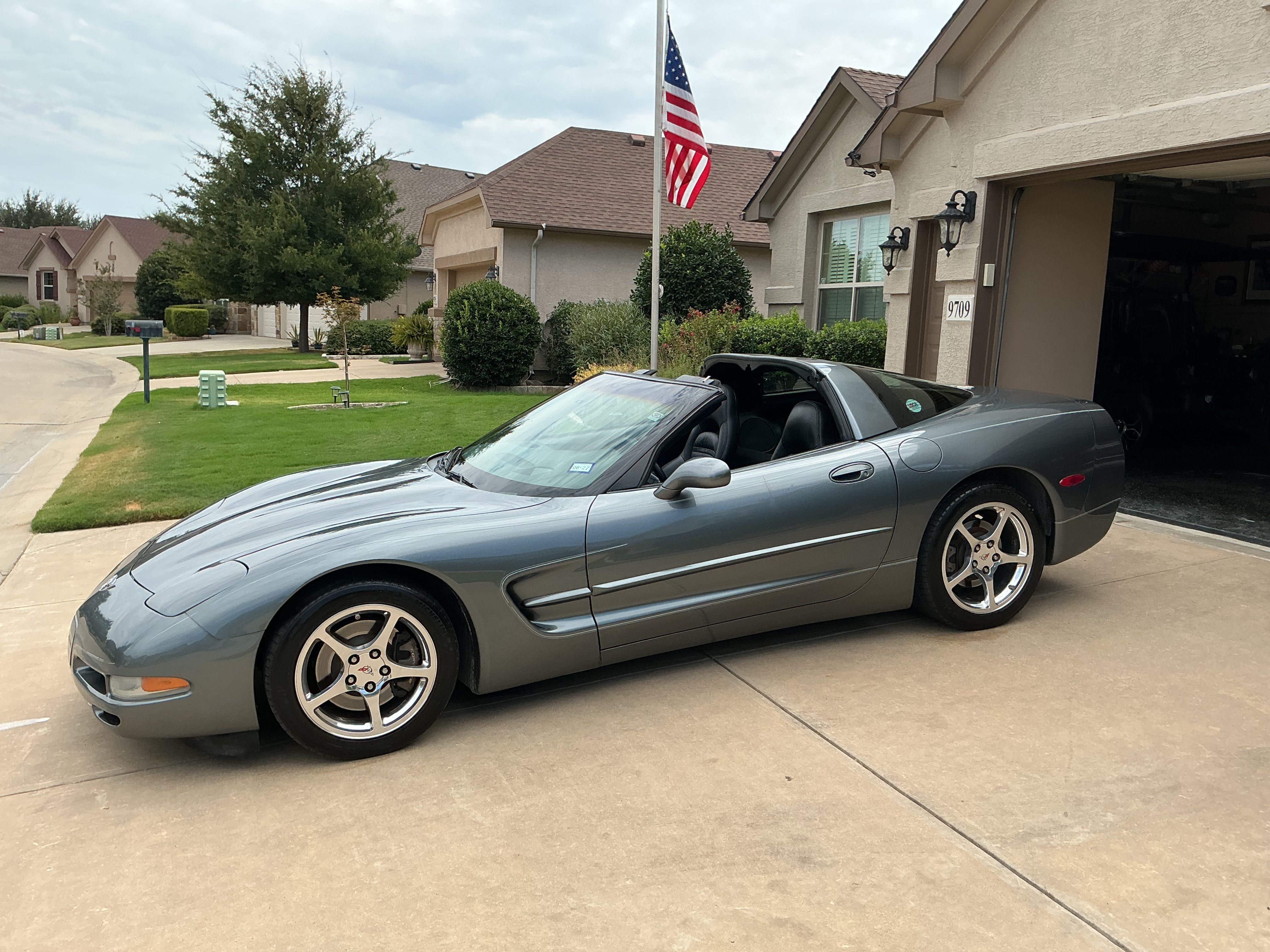 Used 2003 Chevrolet Corvette Coupe w/ Preferred Equipment Group RWD image 1