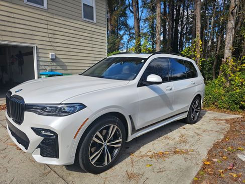 Used 2022 BMW X7 xDrive40i w/ M Sport Package image 4