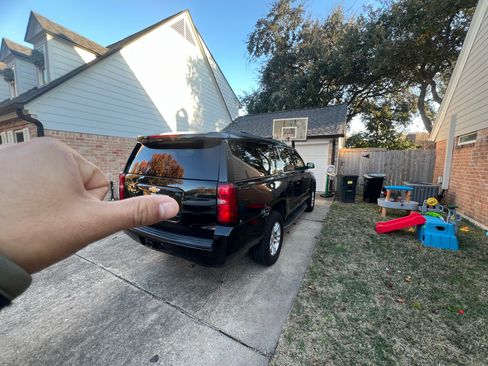 Used 2016 Chevrolet Suburban LT image 5