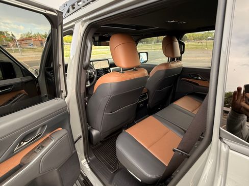 Used 2024 Lexus GX 550 w/ Cold Area Package AWD/4WD image 17