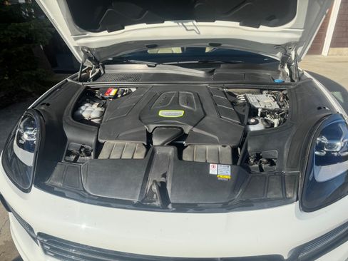 Used 2021 Porsche Cayenne E-Hybrid image 16