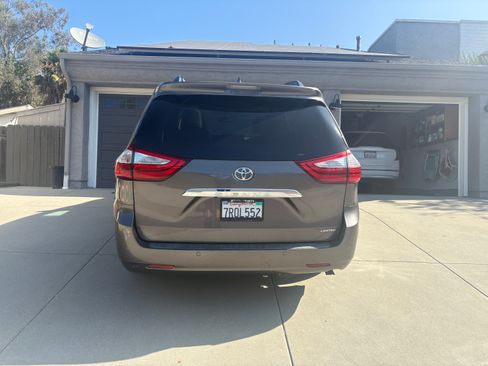 Used 2015 Toyota Sienna Limited FWD image 4
