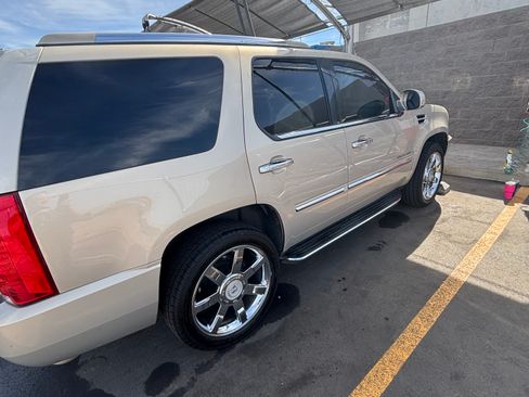 Used 2009 Cadillac Escalade AWD image 14