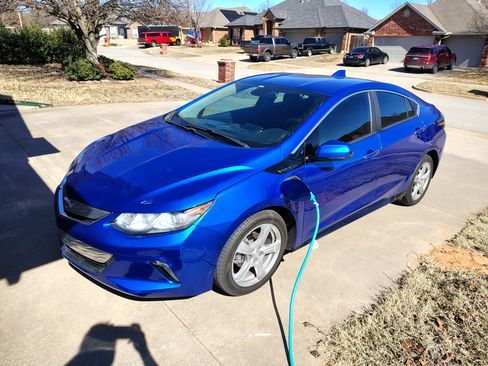 Used 2017 Chevrolet Volt LT w/ Comfort Package image 5