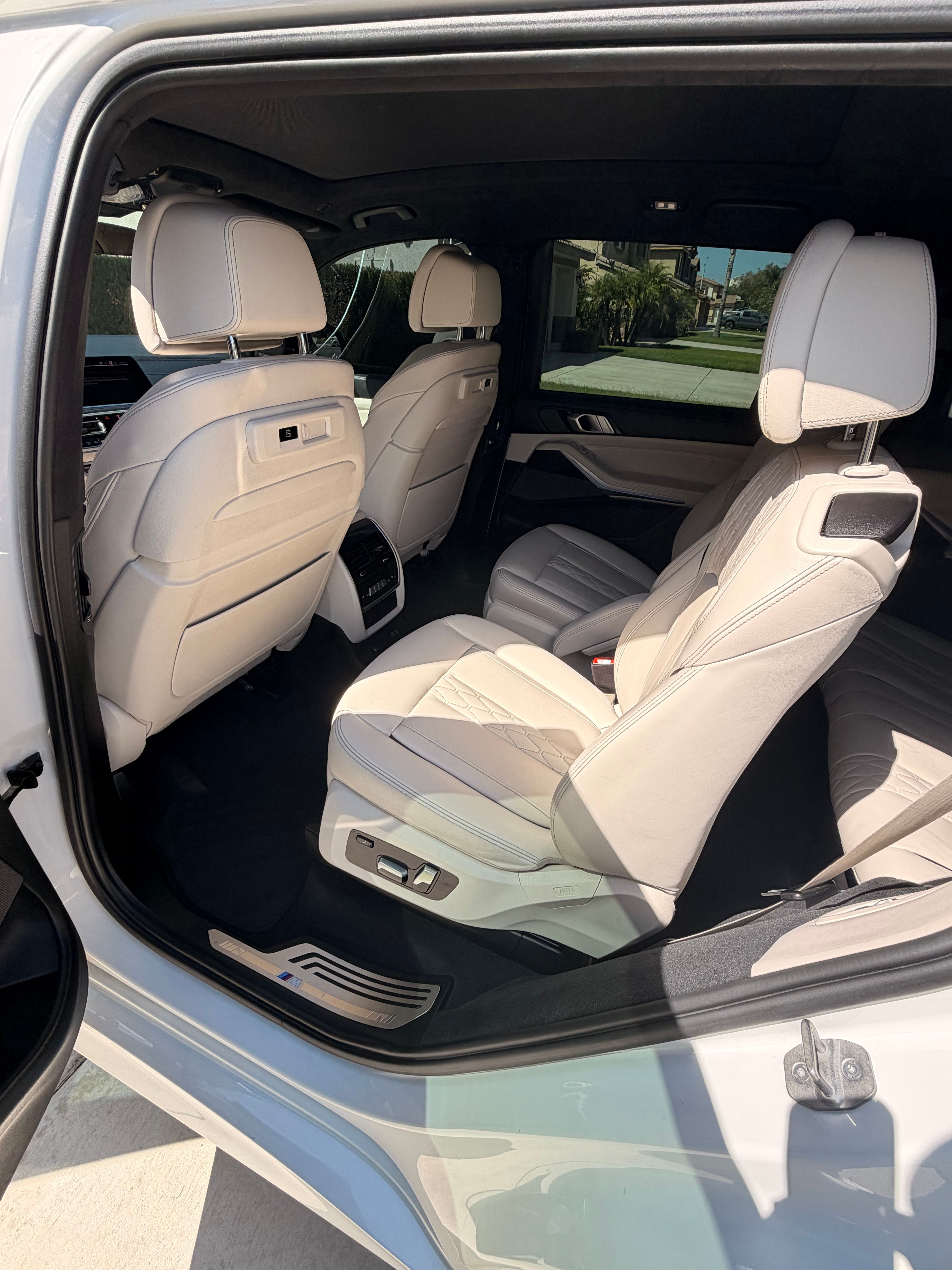 Used 2021 BMW X7 xDrive40i w/ M Sport Package AWD/4WD image 15