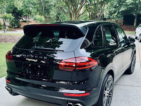 Used 2016 Porsche Cayenne S AWD/4WD image 5