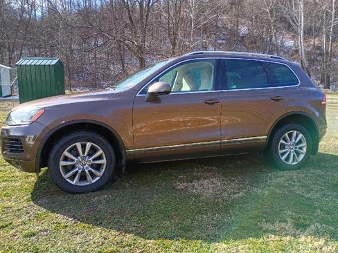 Used 2013 Volkswagen Touareg Sport image 5