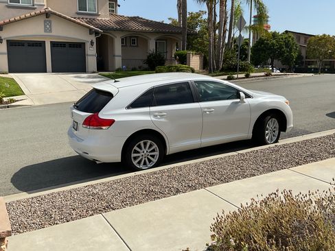 Used 2010 Toyota Venza FWD image 1