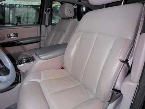 Used 2018 Rolls-Royce Phantom Sedan image 28