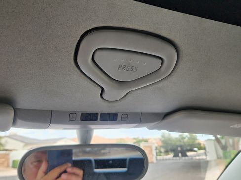 Used 2007 Volkswagen Beetle Convertible image 10