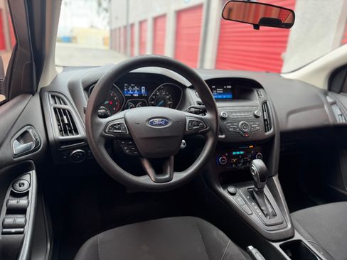Used 2018 Ford Focus SE FWD image 17
